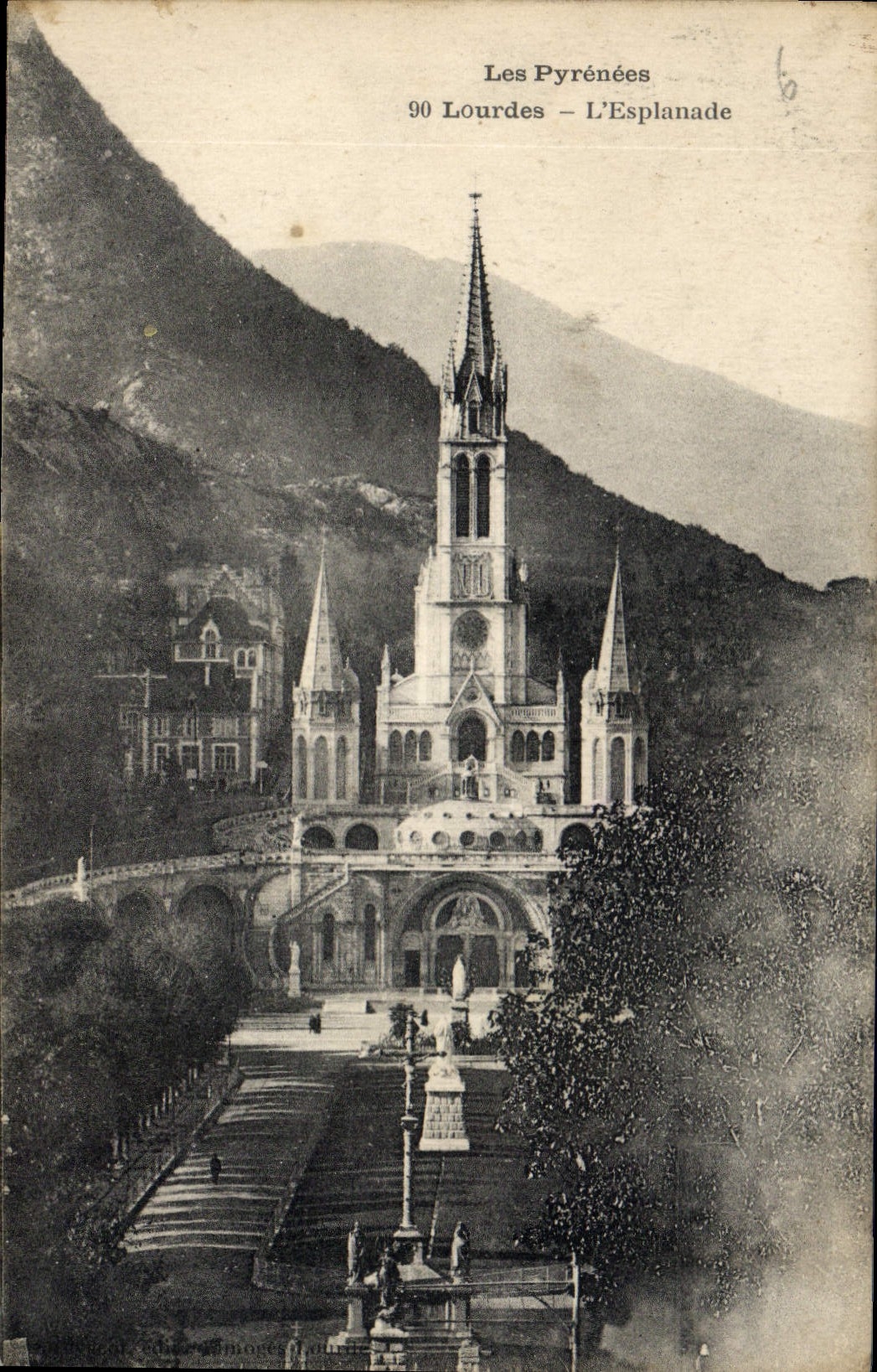 CPA Lourdes L'Esplanade 