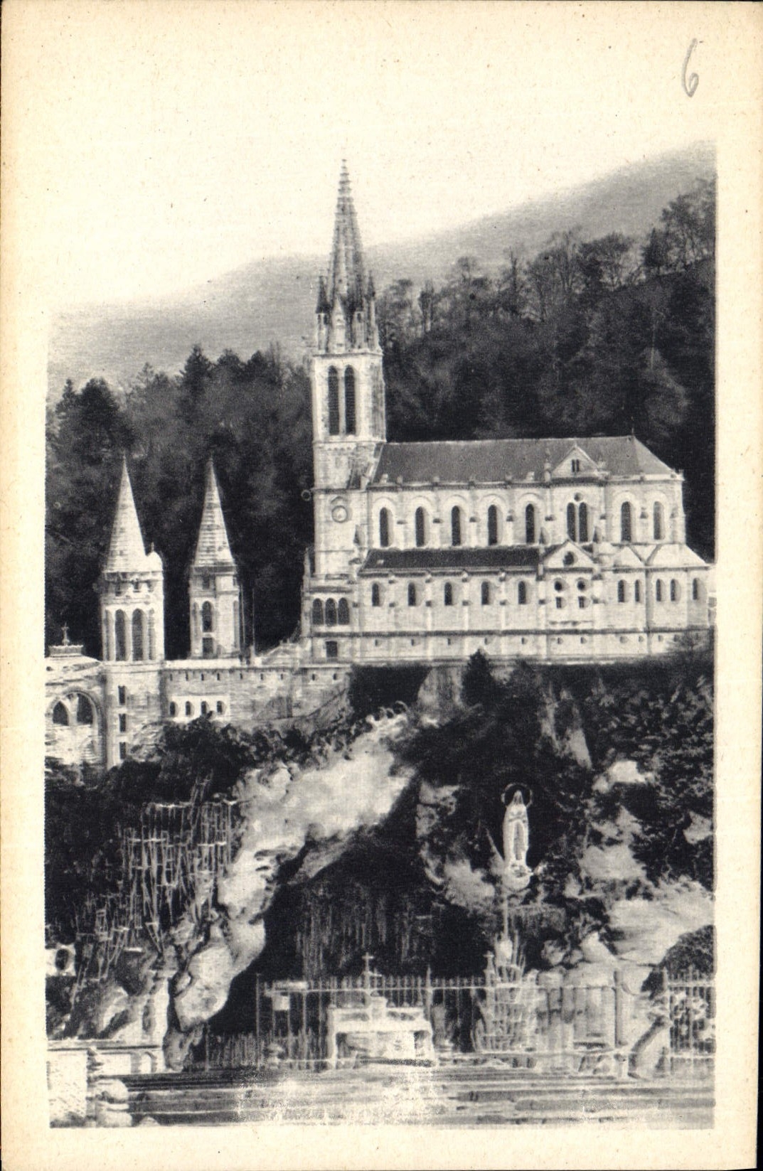 CPA Lourdes La Grotte et la Basilique 