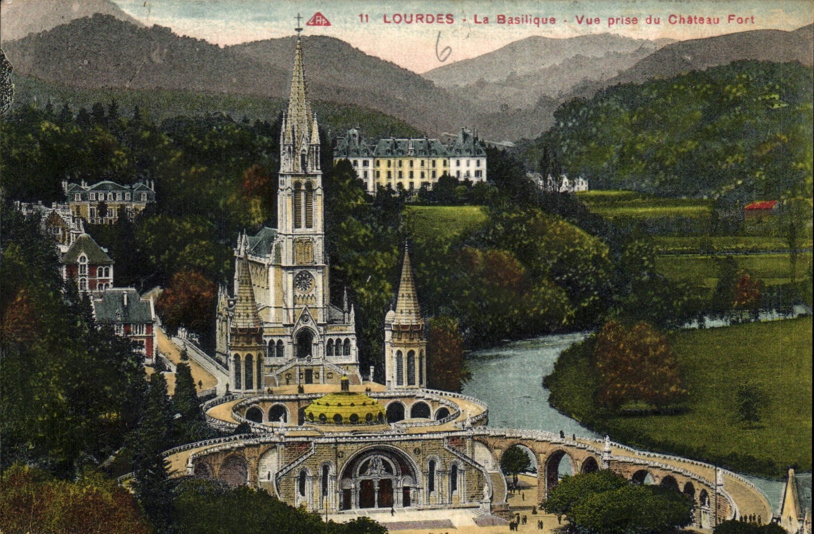 CPA Lourdes La Basilique Vue prise du chateau Fort 
