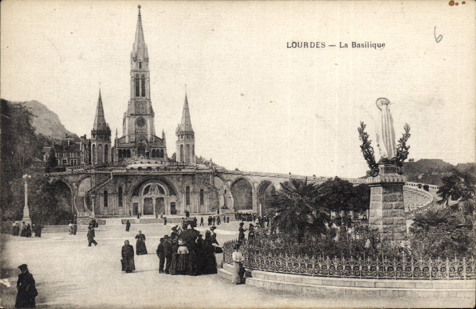 CPA Lourdes La Basilique 