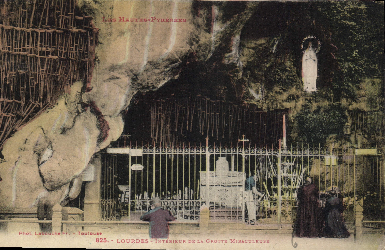 CPA Lourdes Interieur de la Grotte Miraculeuse 