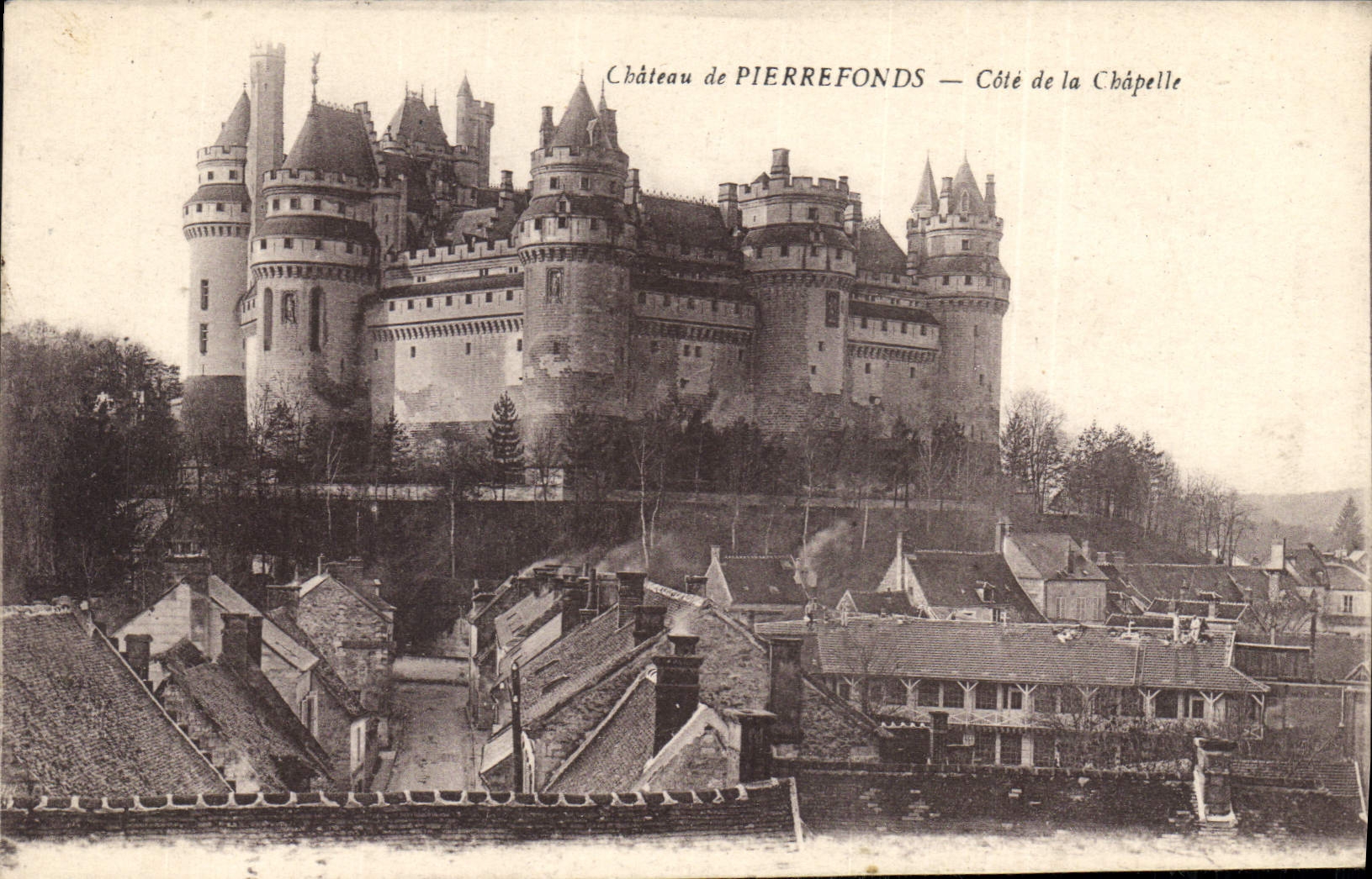 CPA Chateau de Pierrefonds Cote de la Chapelle 