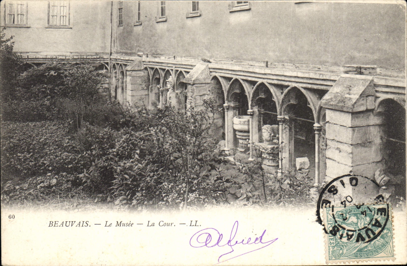 CPA Beauvais Le Musee La Cour 
