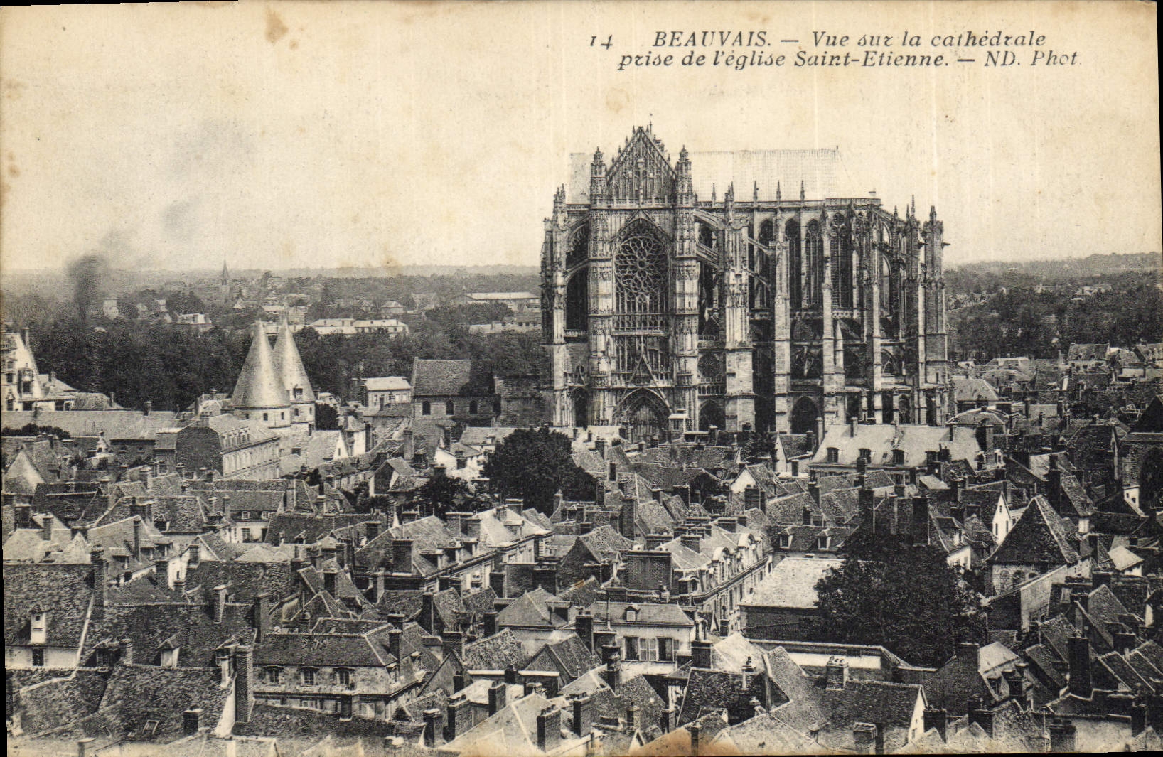 CPA Beauvais Vue sue la cathedrale prise de l'eglise Saint Etienne