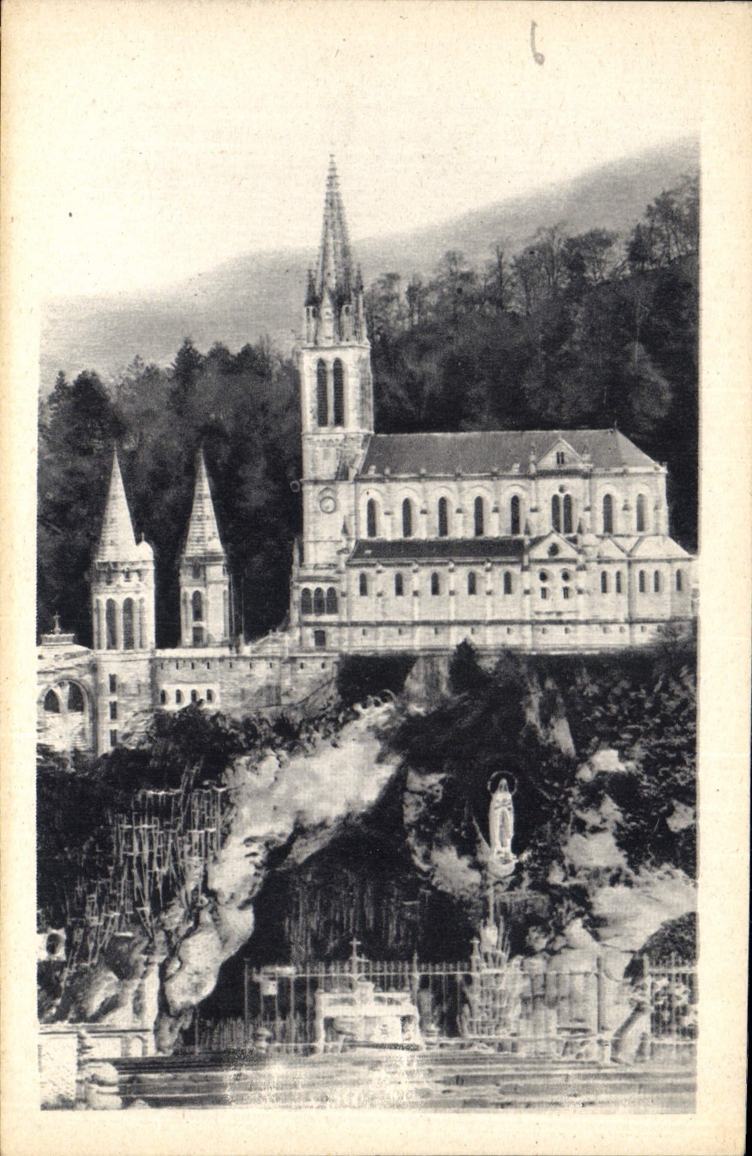 CPA Lourdes La Grotte et la Basilique 