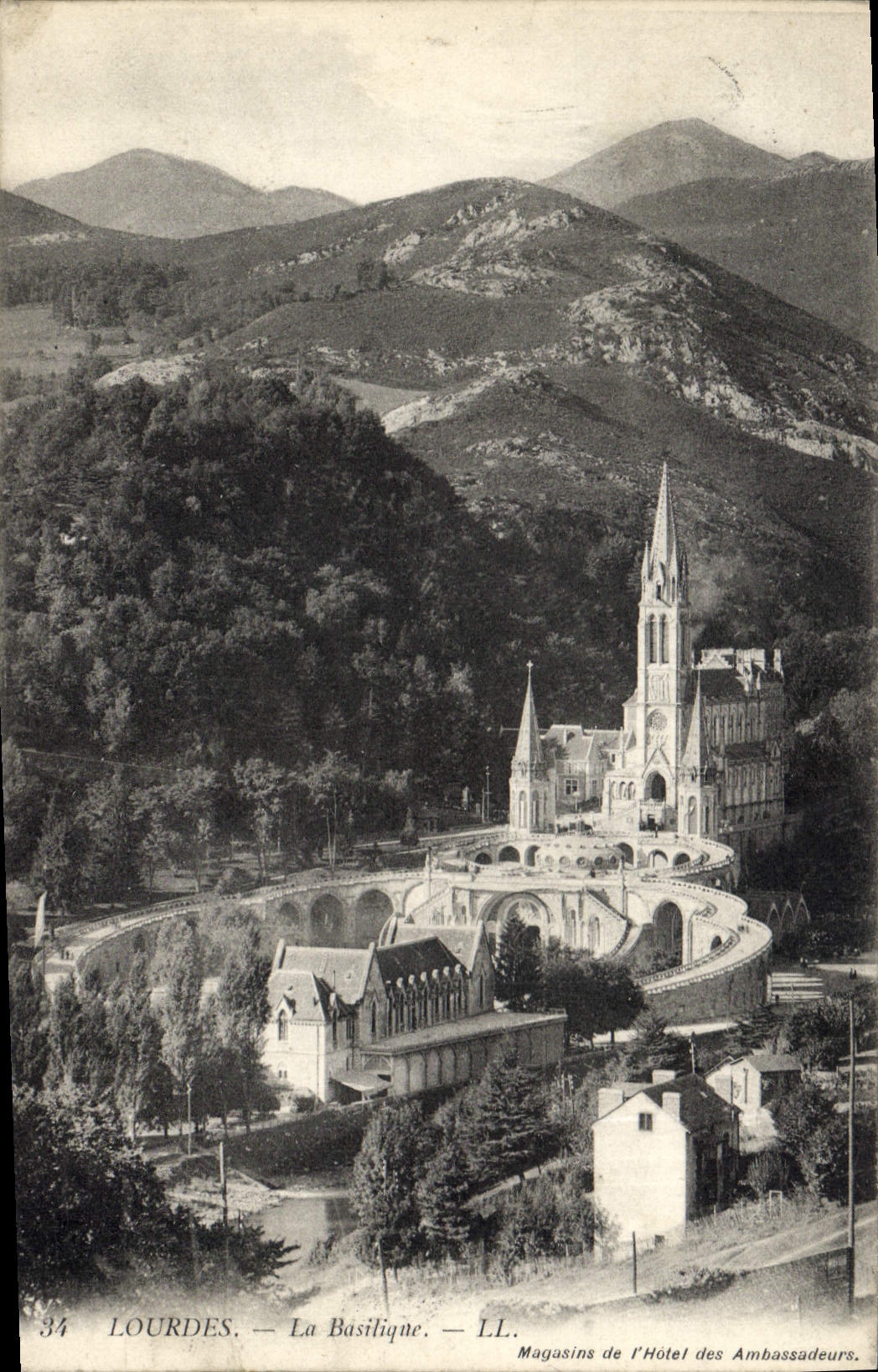 CPA Lourdes La Basilique 