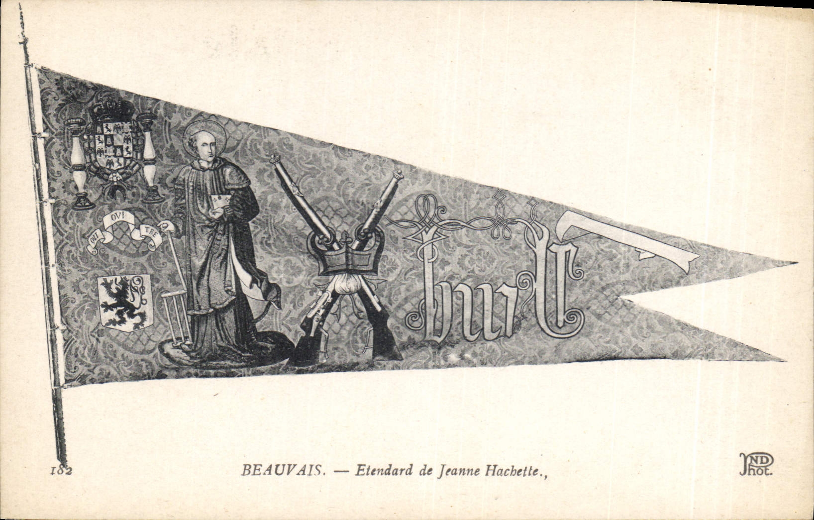 CPA Beauvais Etendard de Jeanne Hachette 