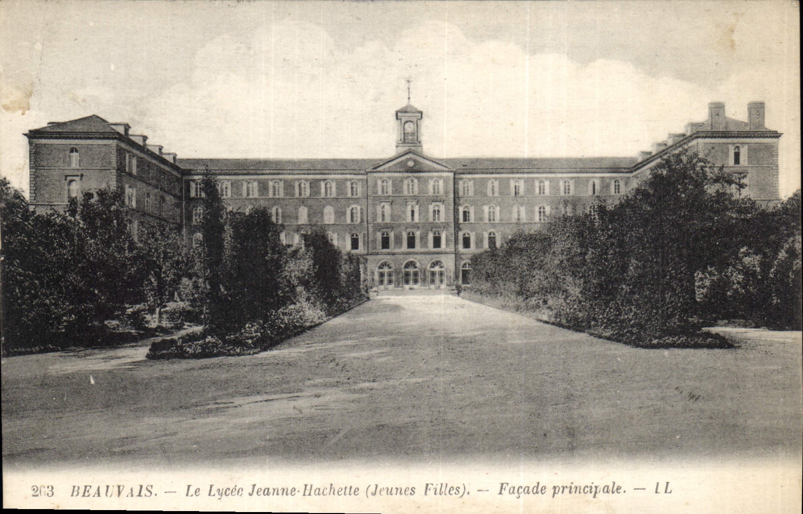 CPA Beauvais Le Lycee Jeanne Hachette Jeunes Filles Facade principale
