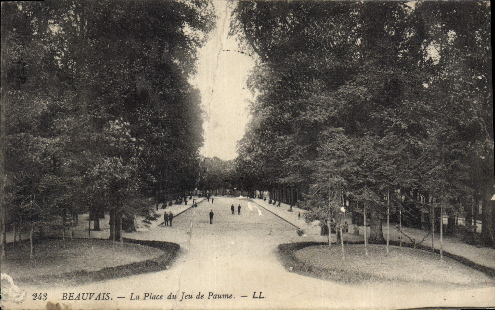 CPA Beauvais La Place du Jeu de Paume 