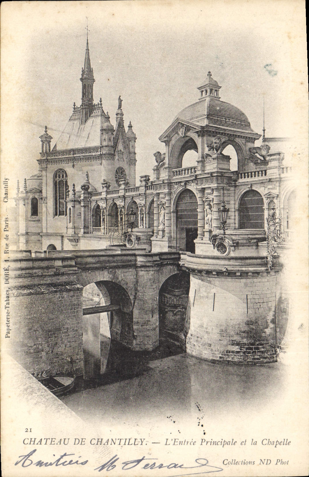 CPA Chateau de Chantilly L'Entree Principale et la Chapelle 