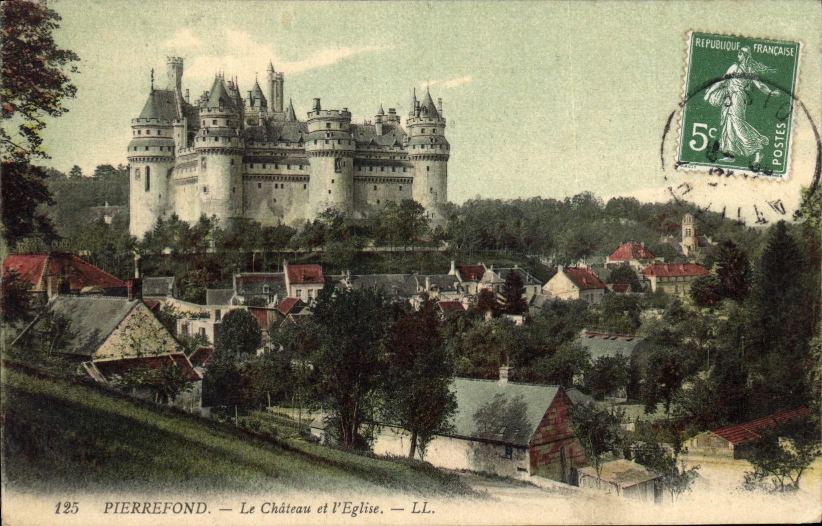 CPA Pierrefonds Le Chateau et l'Eglise 