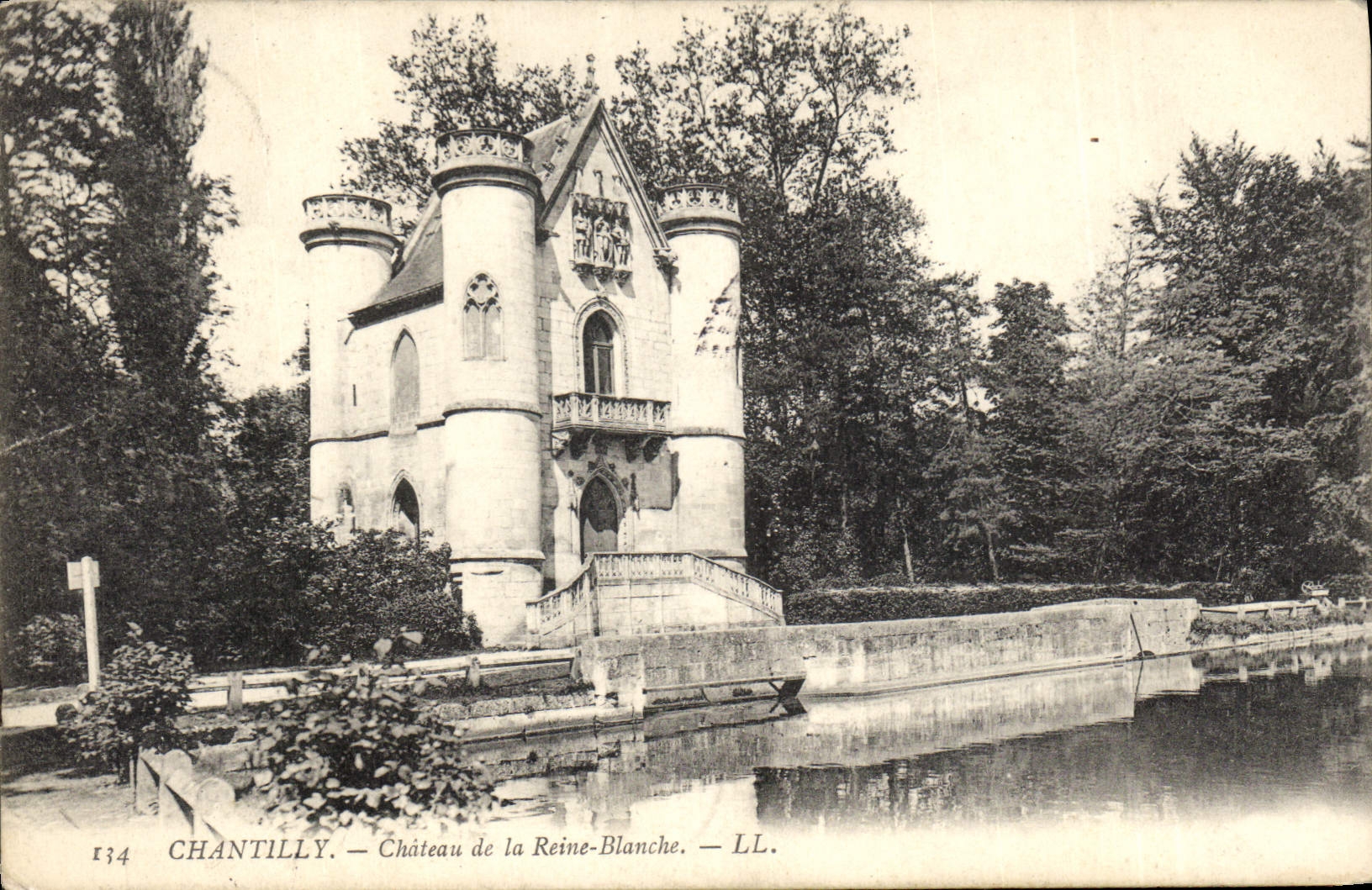 CPA Chantilly Chateau de la Reine Blanche 