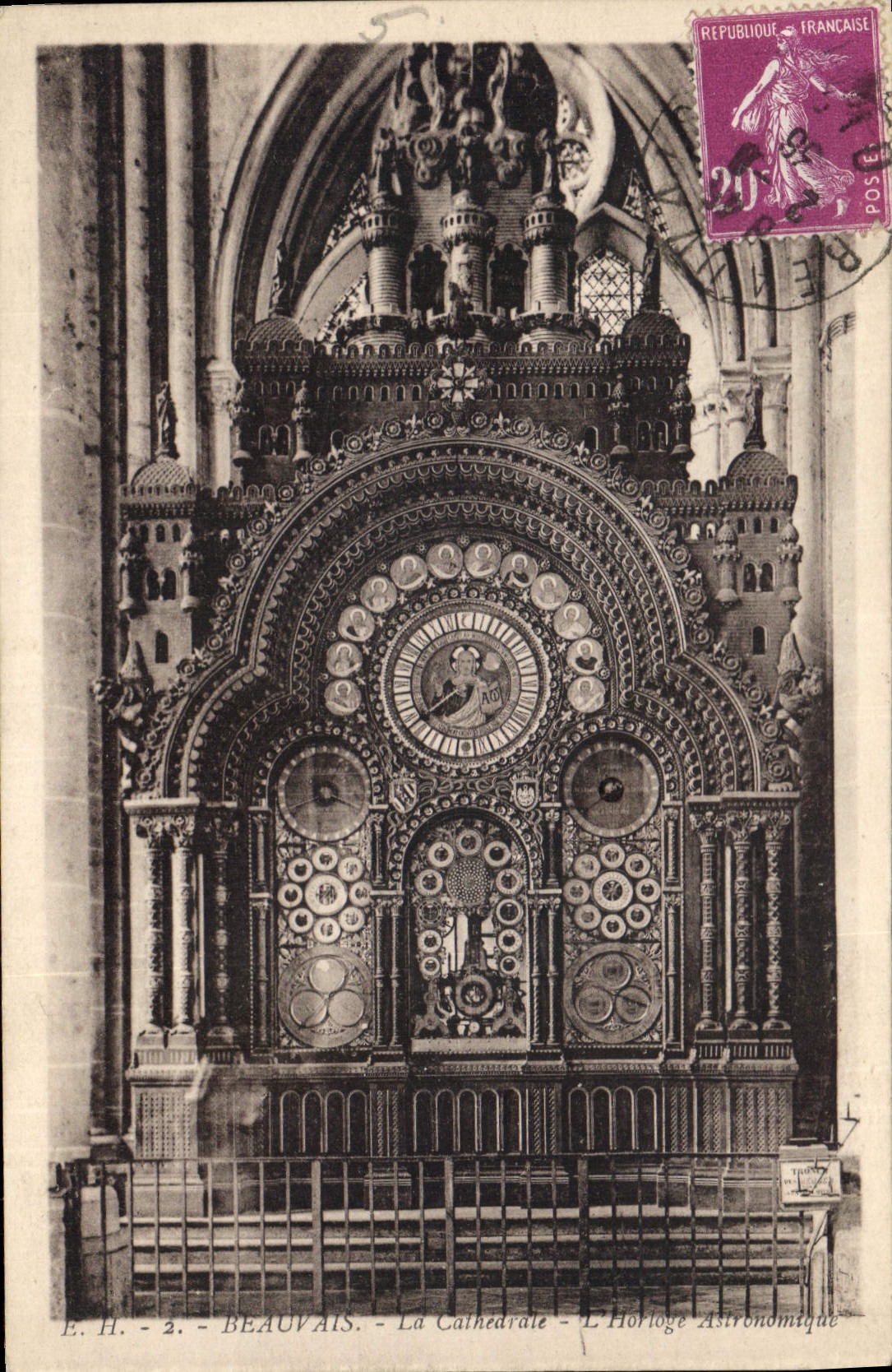 CPA Beauvais La Cathedrale L'Horloge Astronomique
