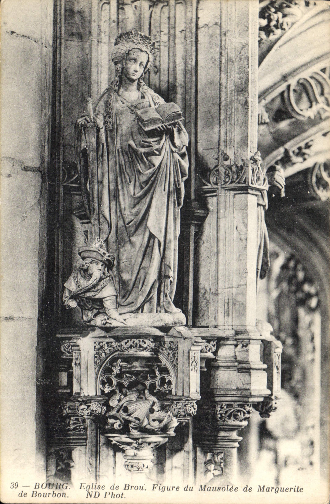 CPA Eglise de Brou Figure du Mausolee de Marguerite 
