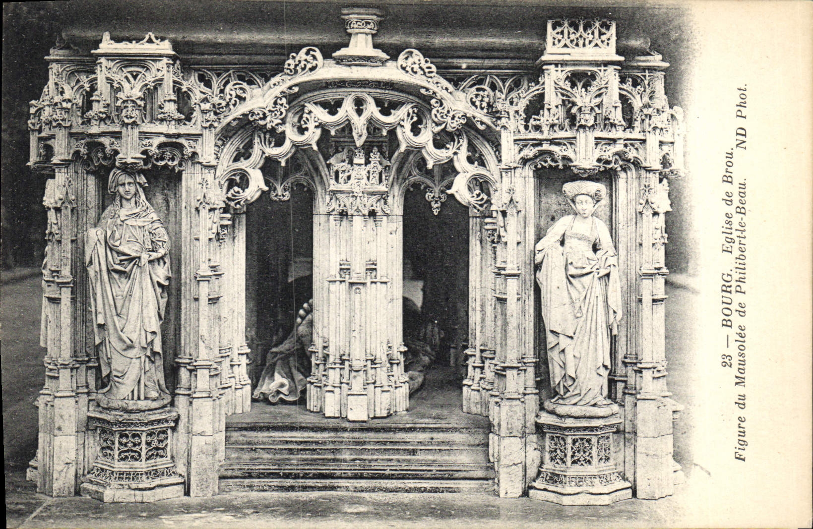 CPA Figure du Mausolee de Philibert de Brou
