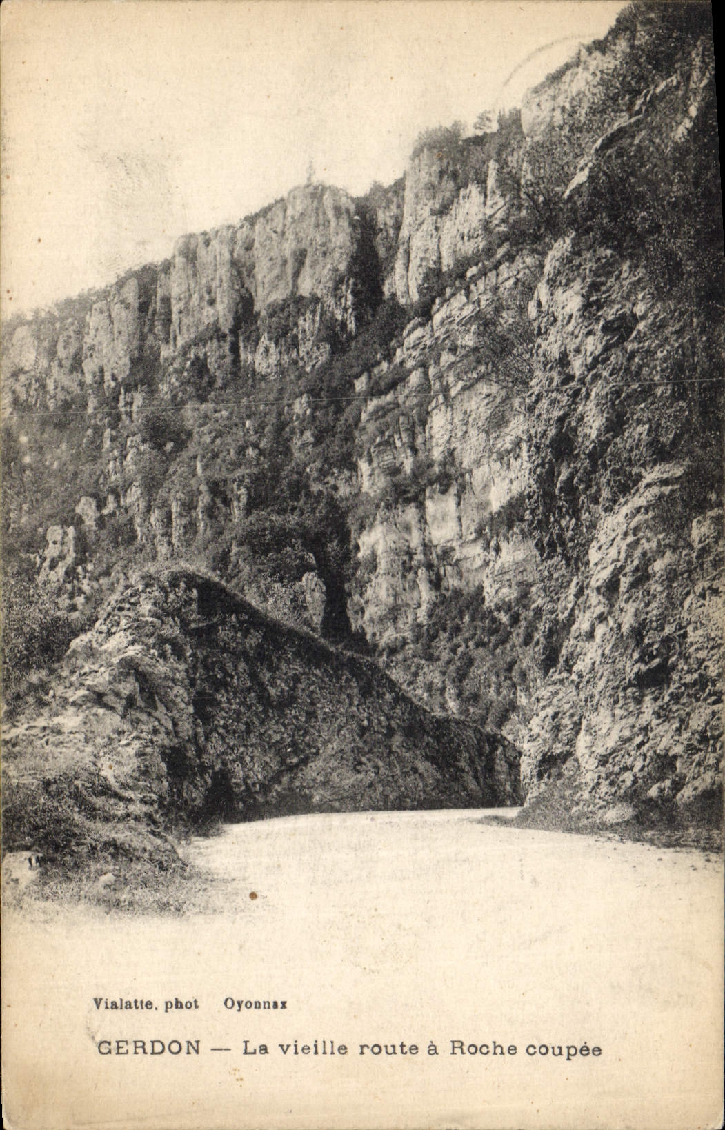 CPA Gerdon La vielle route a Roche coupee 