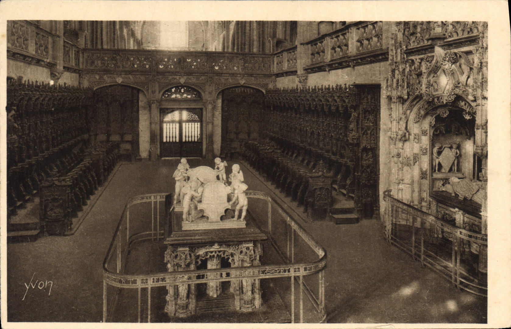 CPA Bourg Ain Eglise de Brou Le Choeur et le Mausolee de Philibert le Beau 