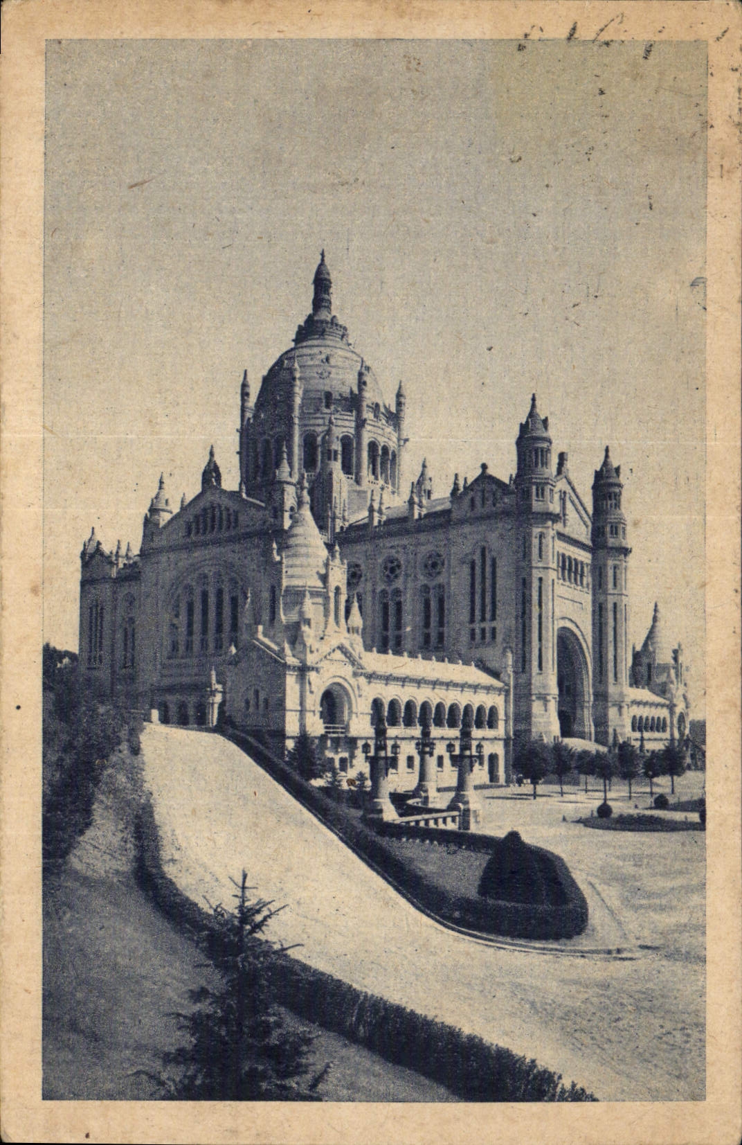 CPA La Basilique de Lisieux 