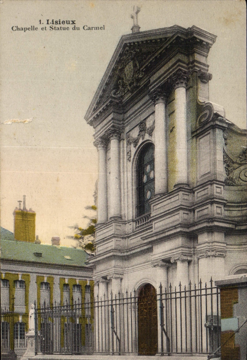 CPA Lisieux Chapelle et Statue du Carmel 