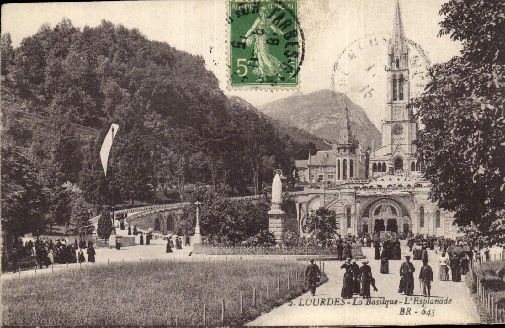CPA Lourdes La Baslique L'Esplanade 