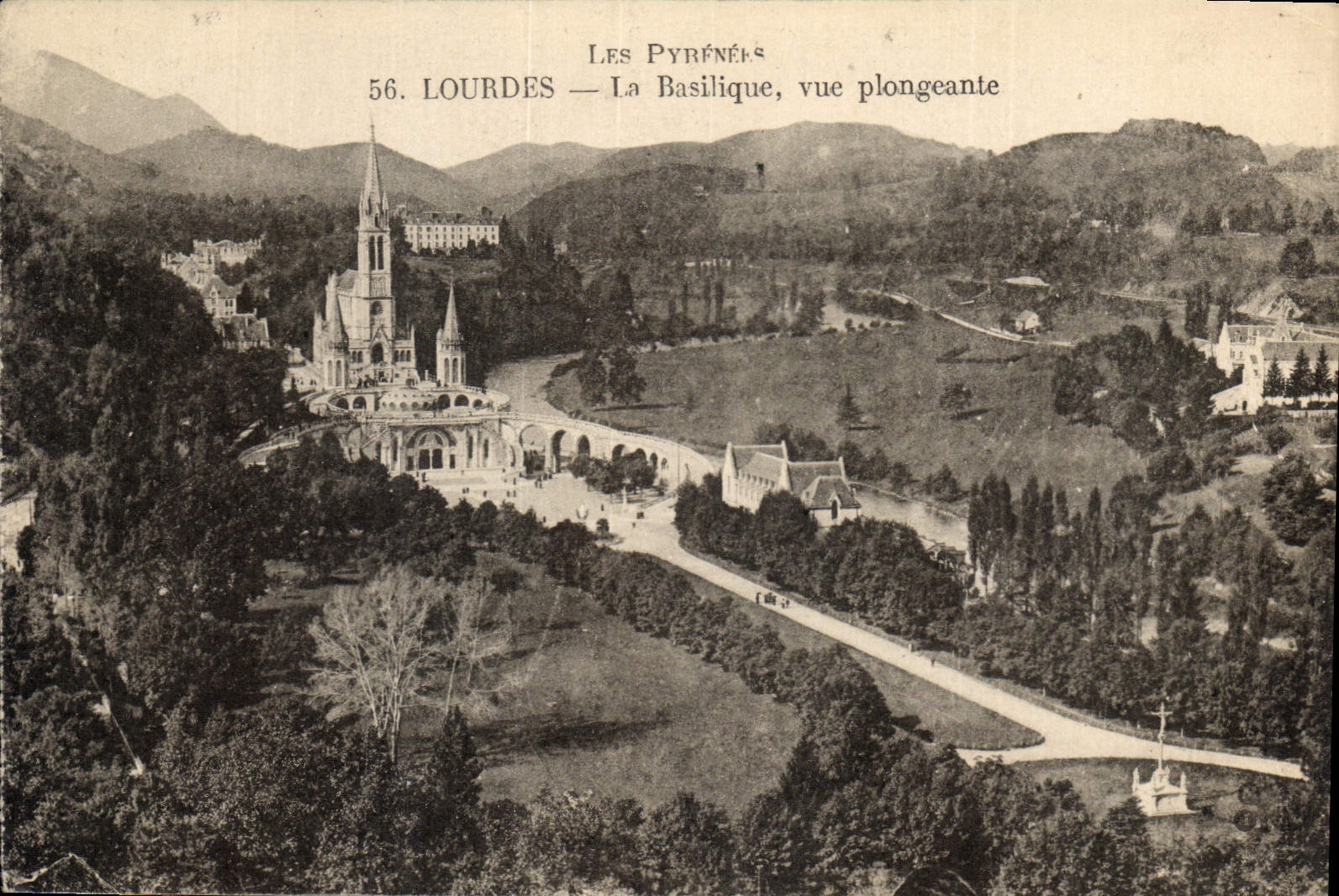 CPA Lourdes La Basilique vue plogeante 