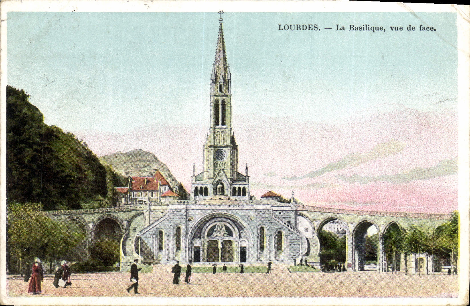 CPA Lourdes La Basilique vue de face 