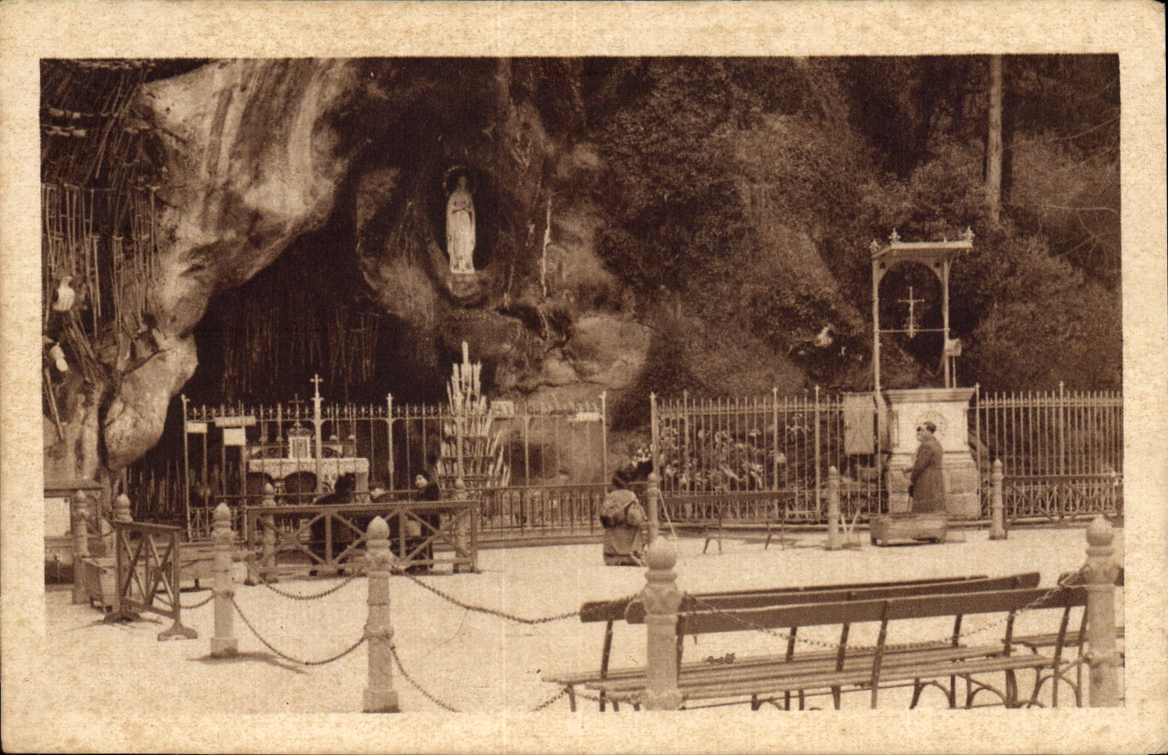 CPA Lourdes La Grotte 