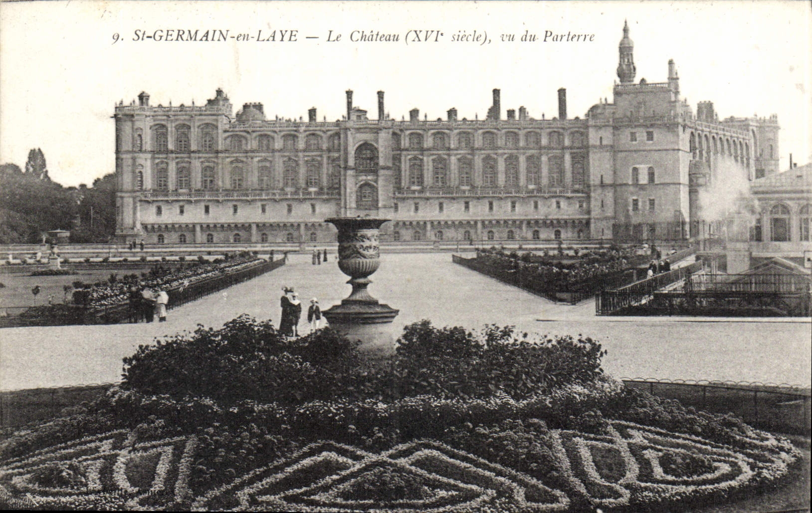 CPA St Germain en Laye Le Chateau vu du parterre