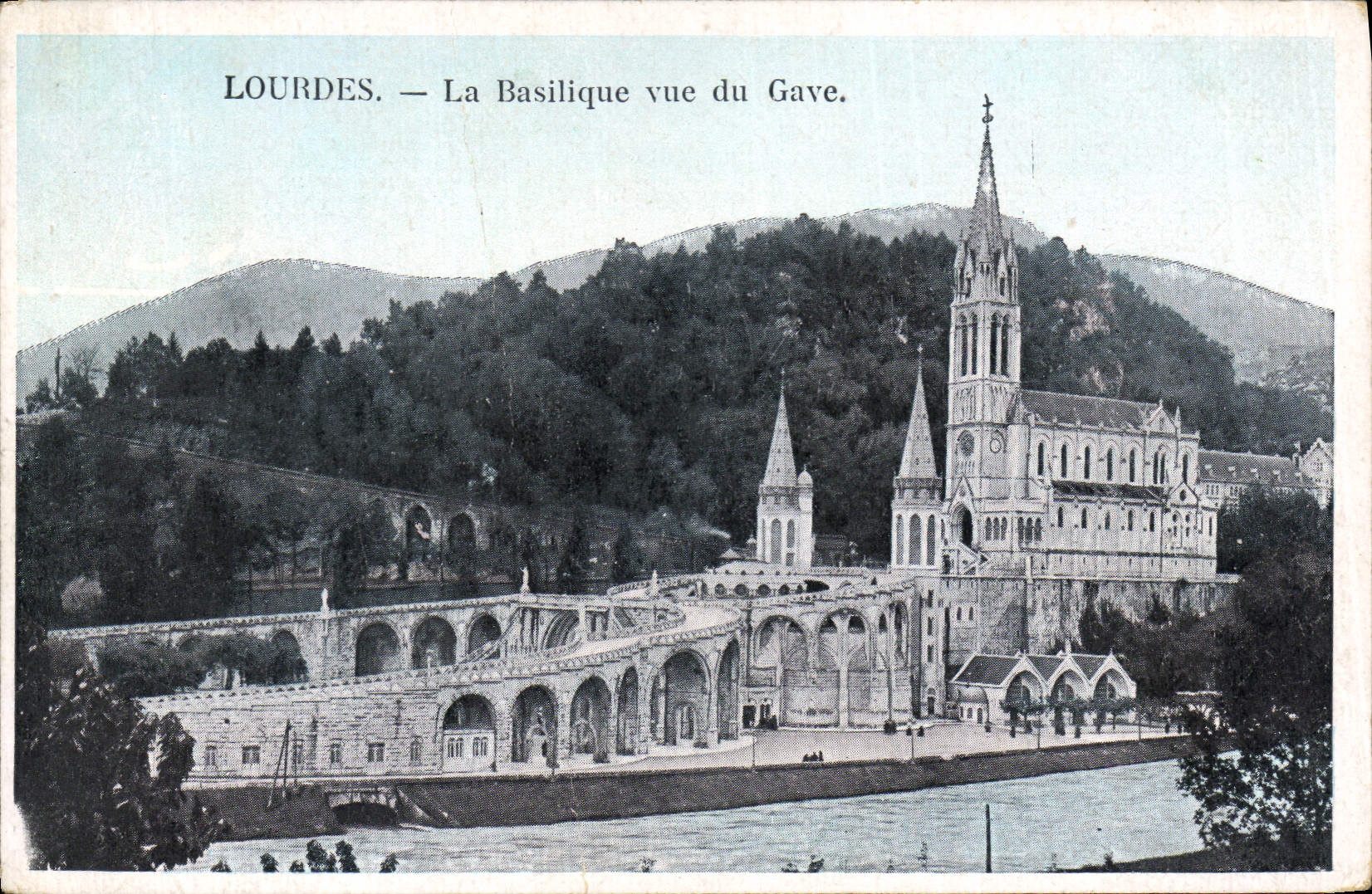 CPA Lourdes La Basilique vue du Gave 