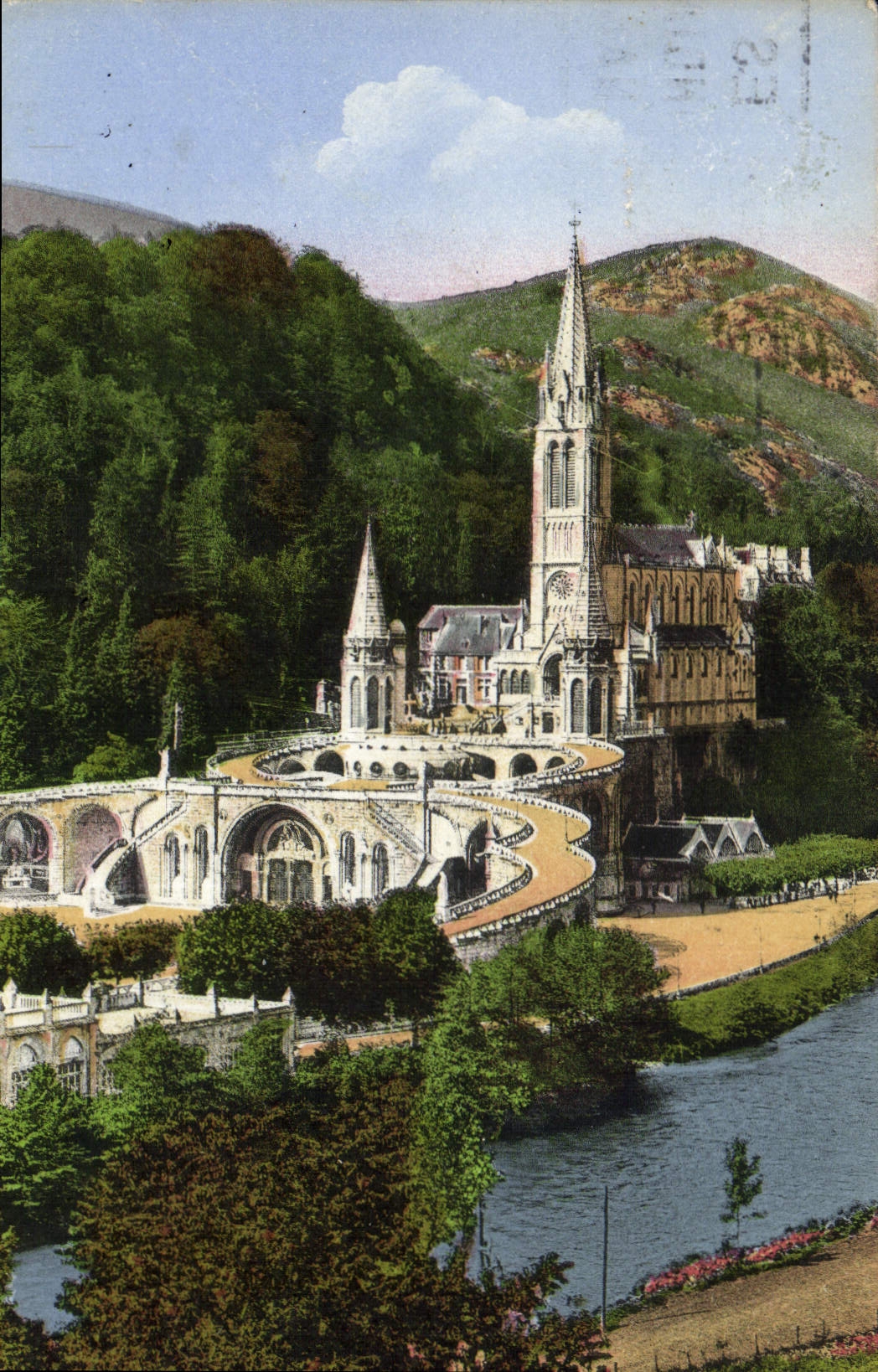 CPA Lourdes La Basilique et le Gave 