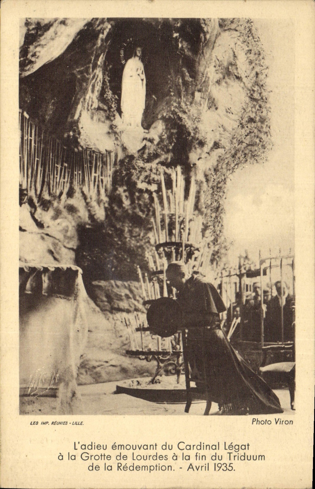 CPA L'adieu emouvant du Cardinal Legat a la Grotte de Lourdes a la fin du Triduum de la Redemtion 