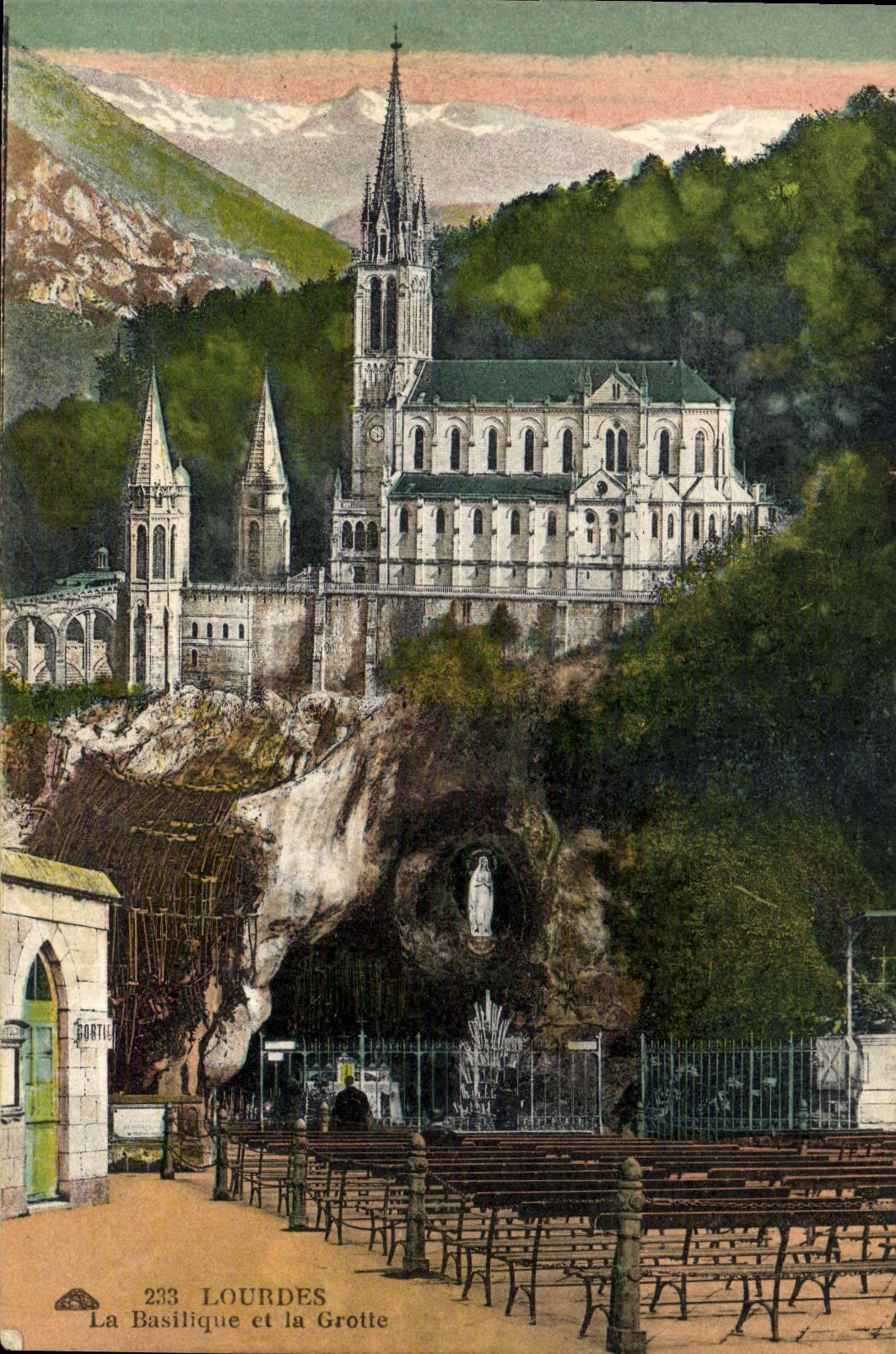 CPA Lourdes La Basilique et la Grotte 