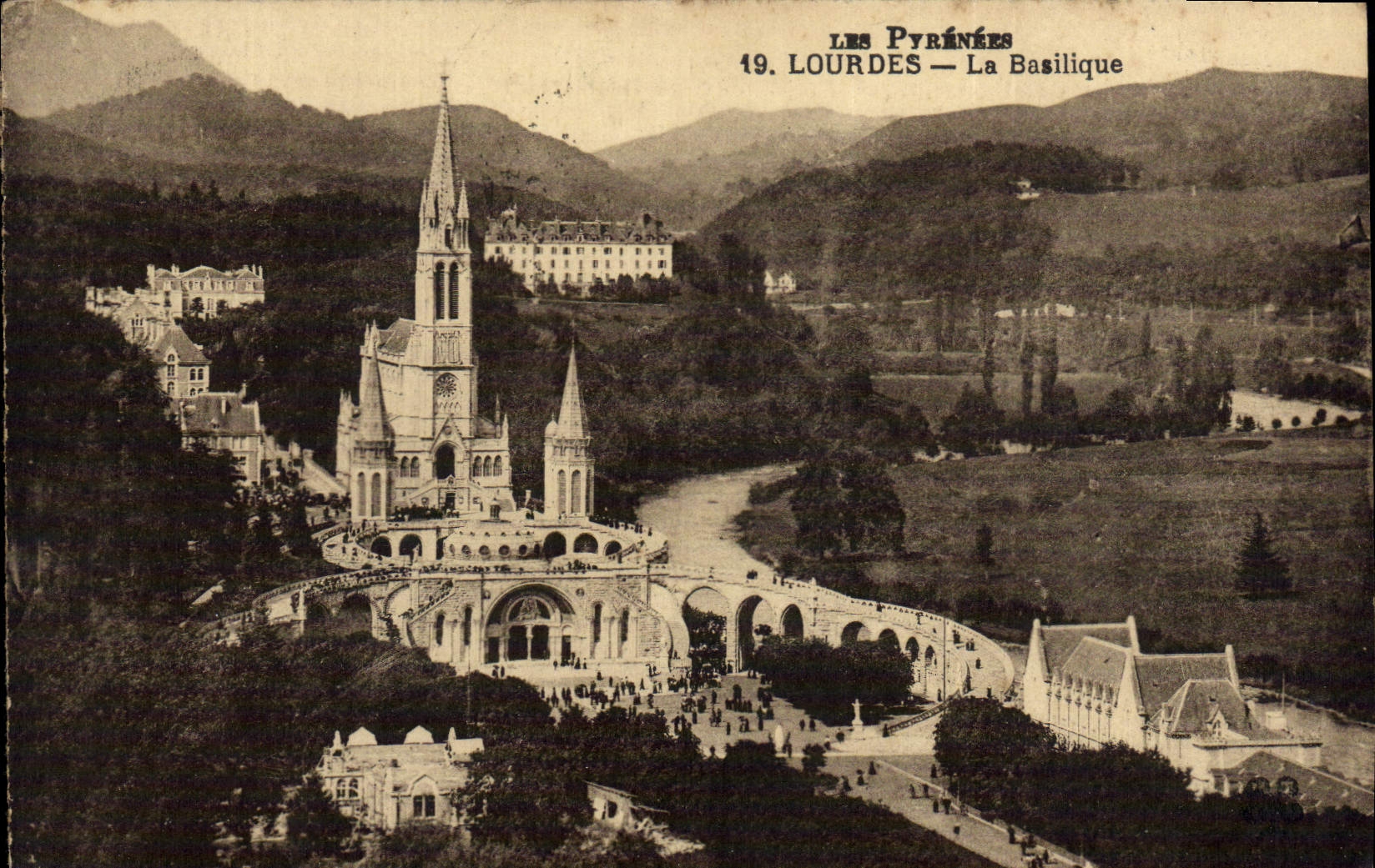 CPA Lourdes La Basilique 