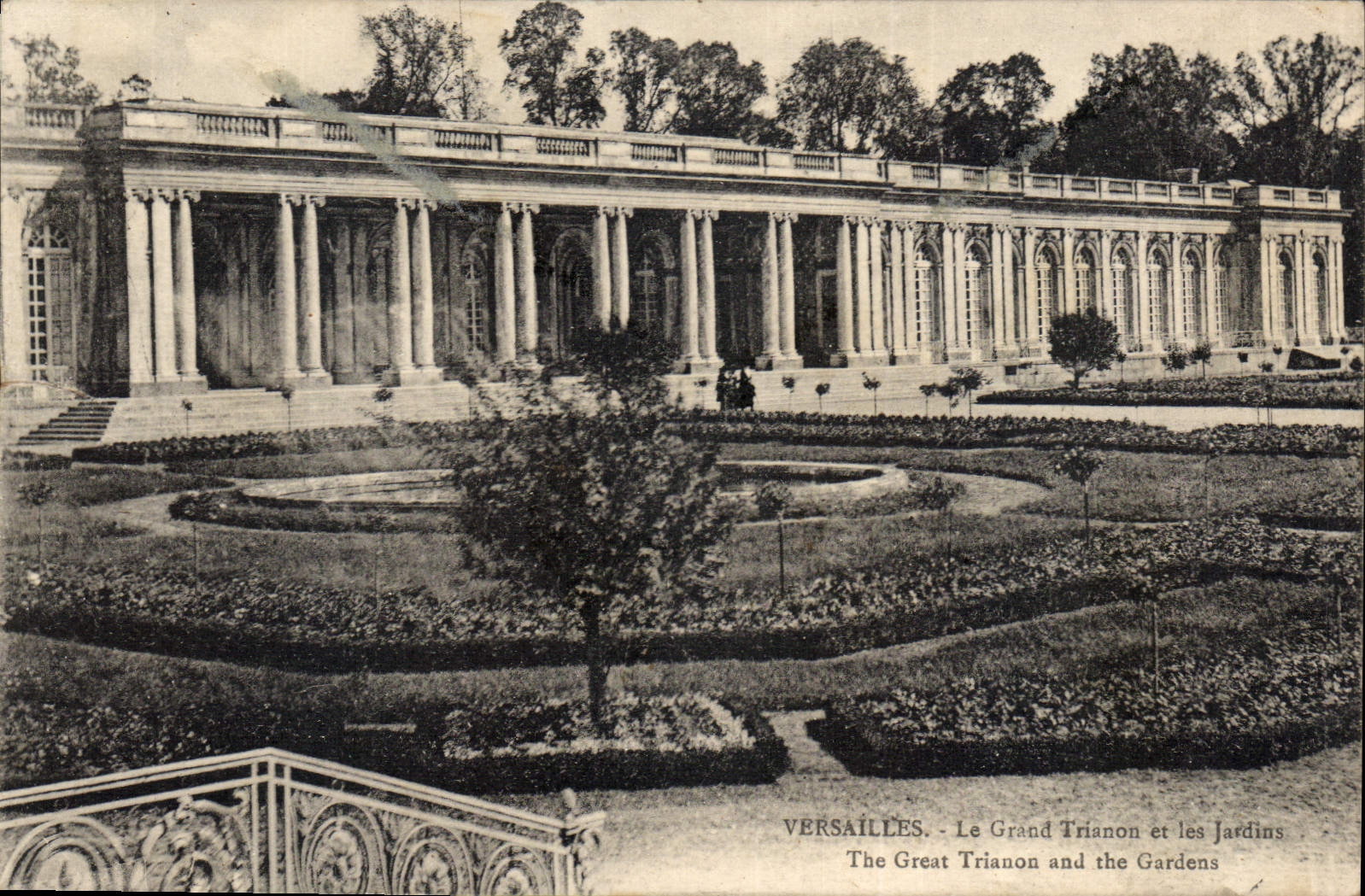 CPA Versailles Le Grand Trianon et les Jardins 