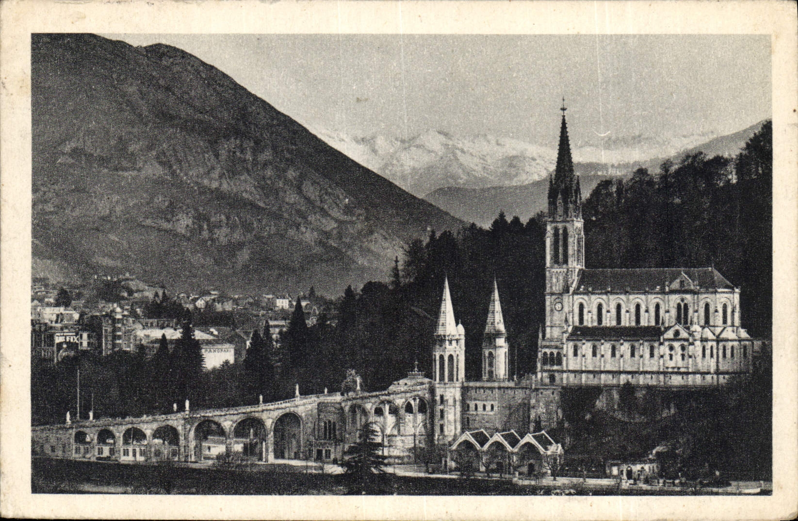 CPA Lourdes La Basilique et le Pic du Jer 