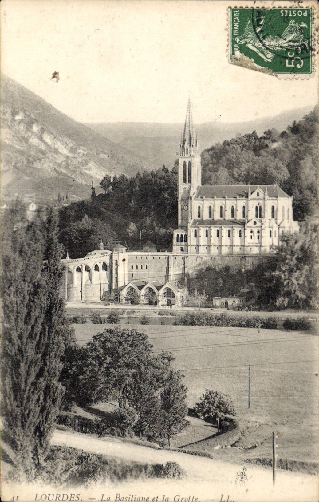CPA Lourdes La Basilique de La Grotte 