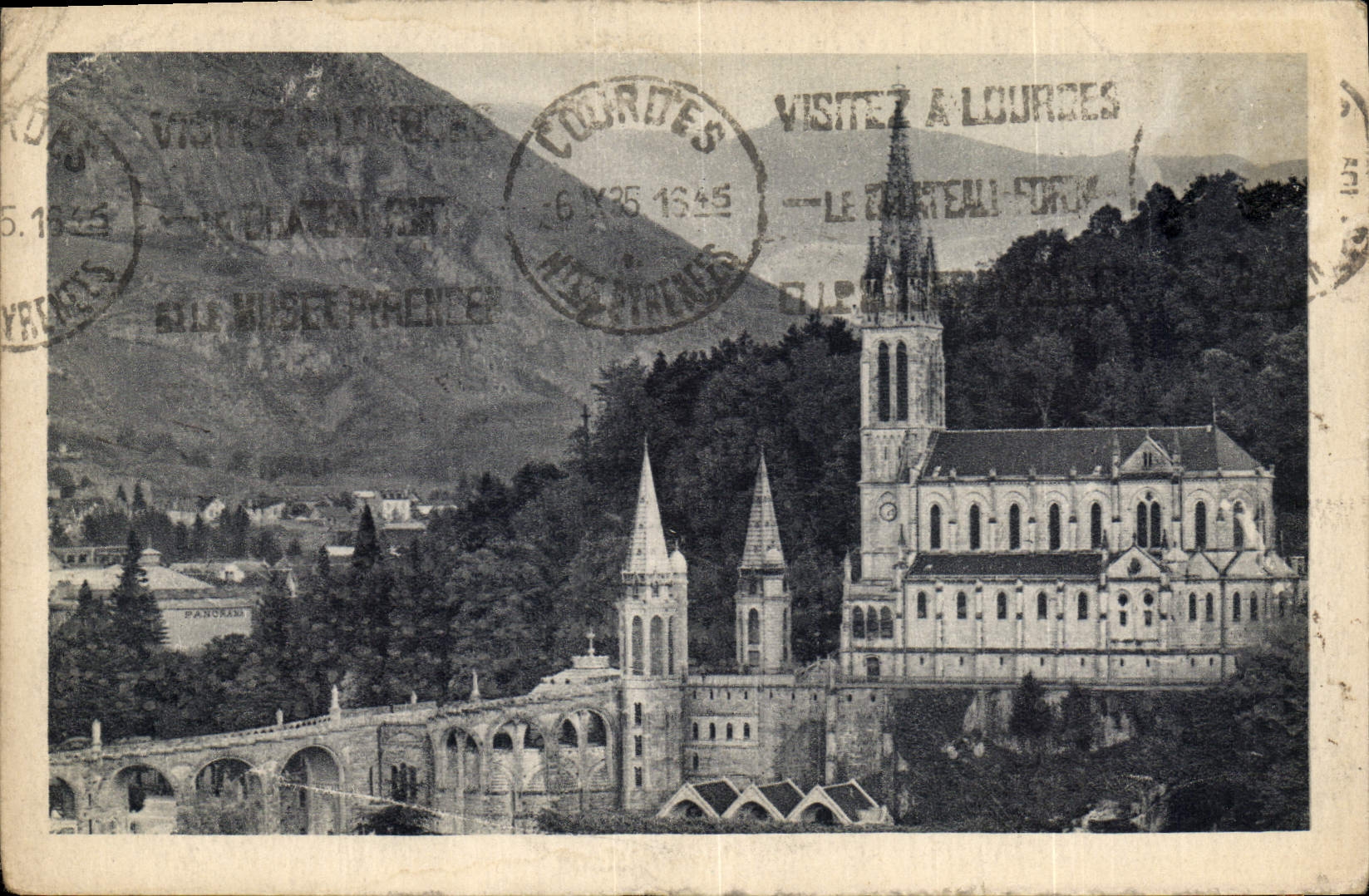 CPA Lourdes La Basilique et le Pic du Jer 