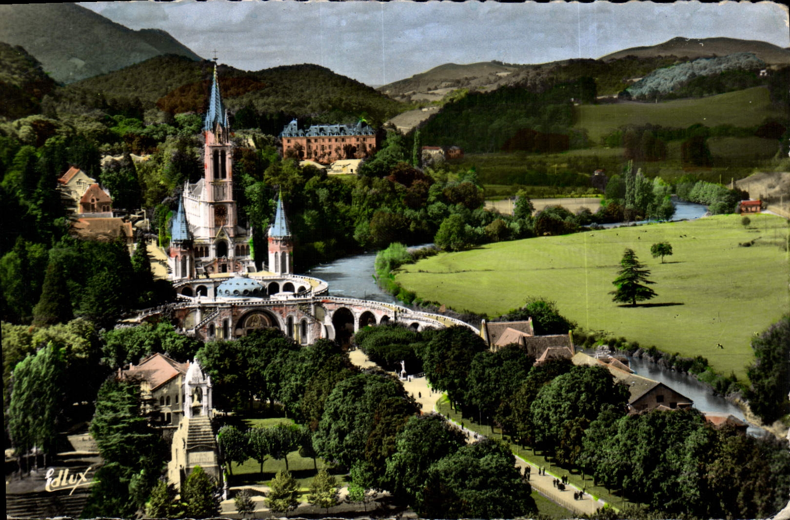 CPA Lourdes La Basilique et le Monument Inerallie vus du Chateau fort 
