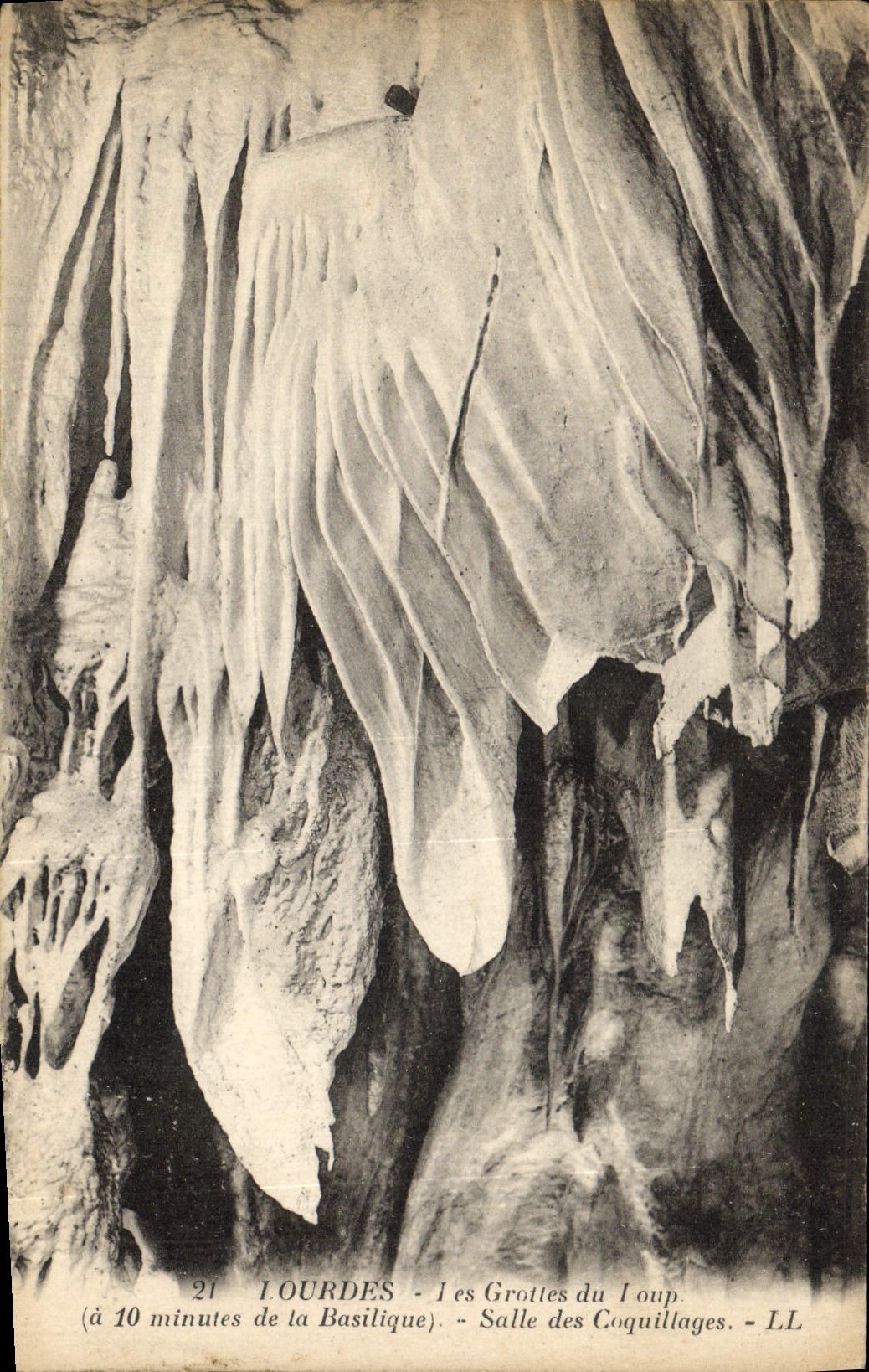 CPA Lourdes Les Grottes du loup Salle des coquillages