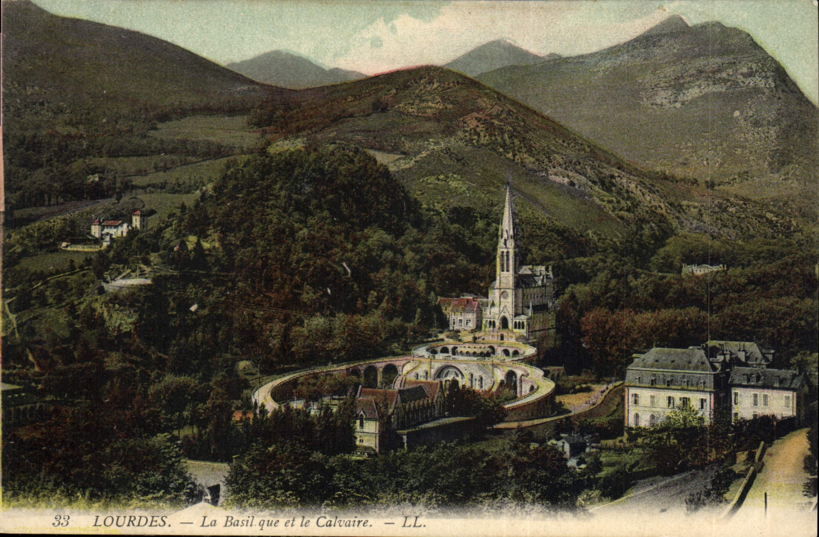 CPA Lourdes La Basilique et le Calvaire 