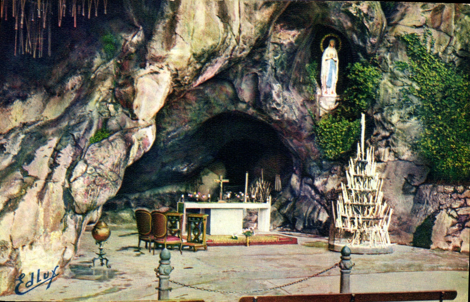 CPA Lourdes La Grotte Miraculeuse THe Miraculous Grotto 