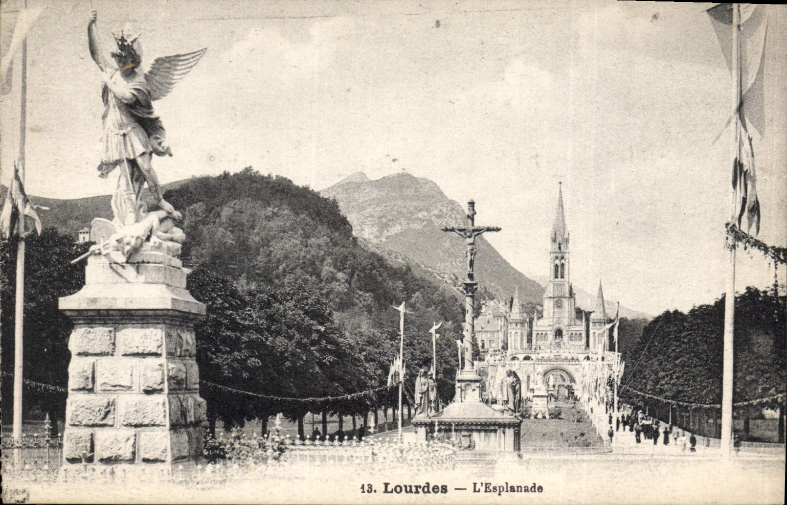 CPA Lourdes L'Esplanade 