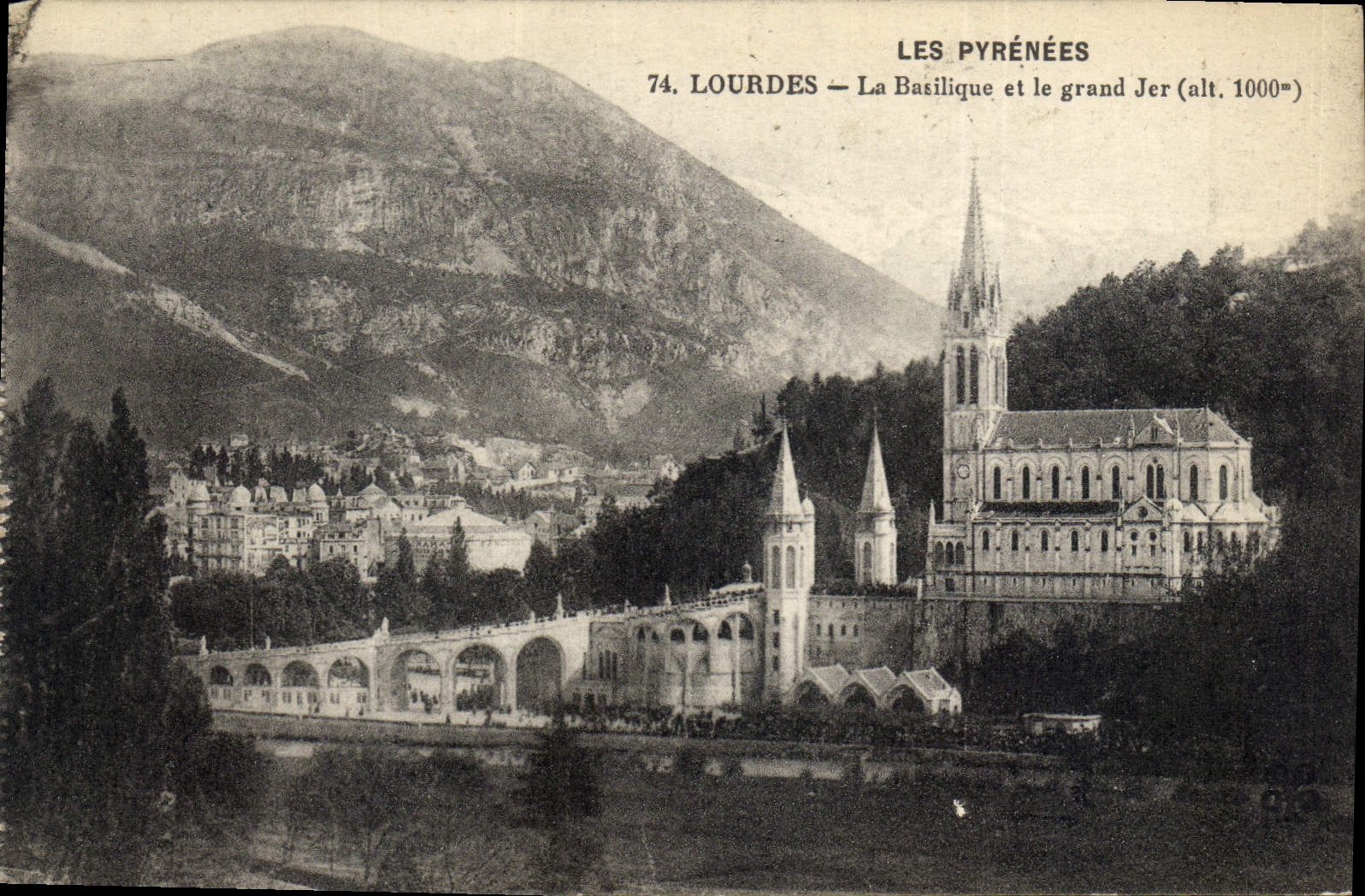 CPA Lourdes La Basilique et le grand Jer 