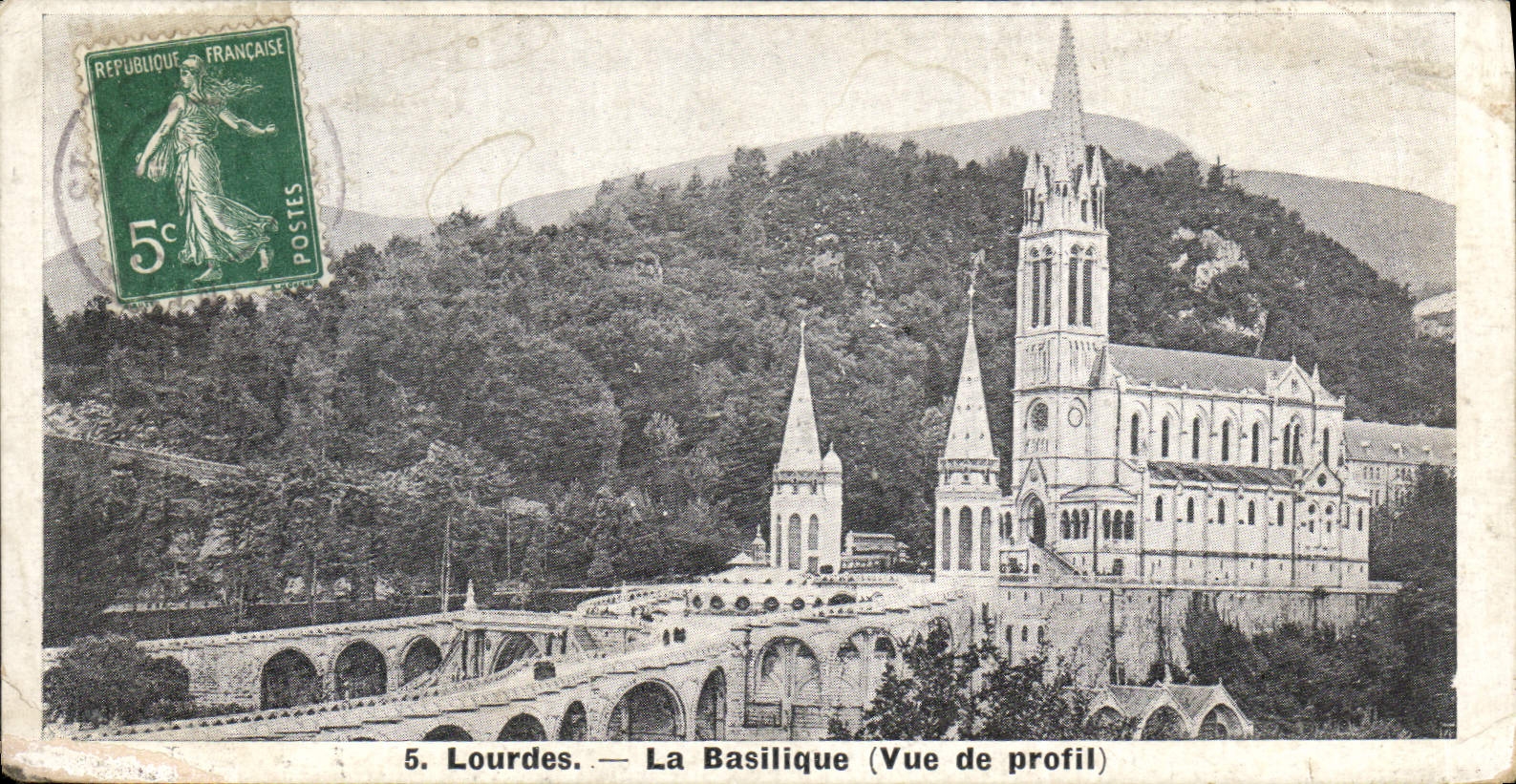 CPA Lourdes La Basilique Vue de profil 