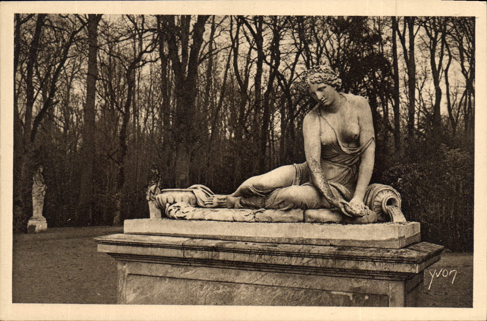 CPA Splendeurs et Charmes de Versailles Nymphe a la coquille 