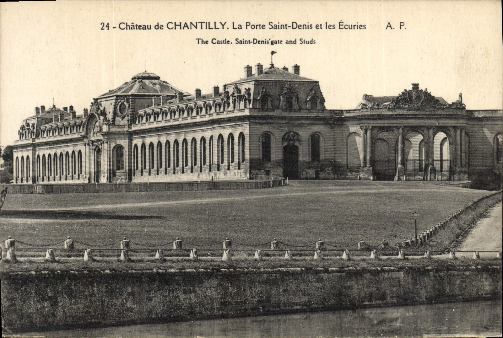 CPA Chateau de Chantilly La Porte Saint Denis et les Ecuries