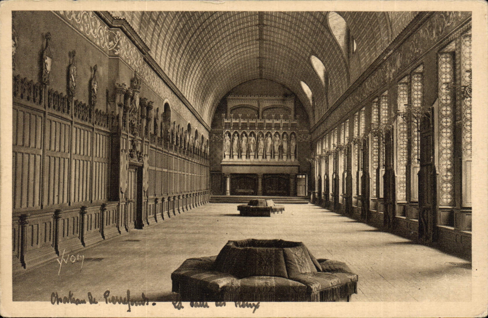 CPA La Douce France Chateau de Pierrefonds La Salle des Preux