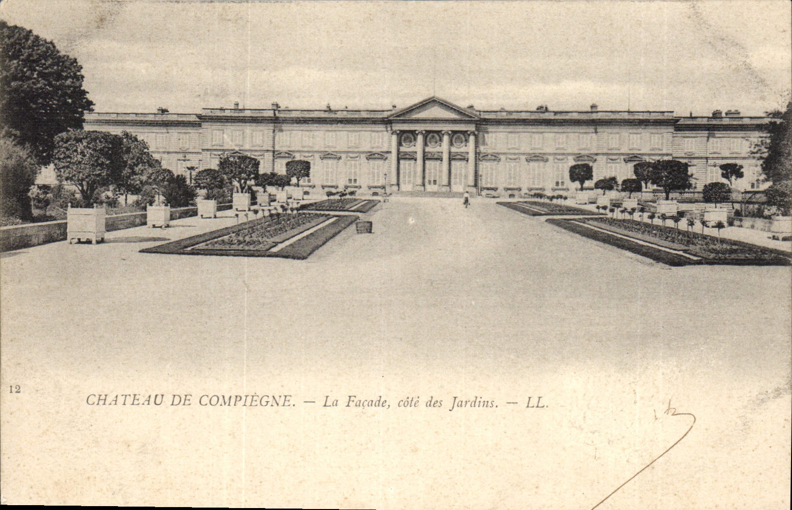 CPA Chateau de Compiegne La Facade cote des Jardines 