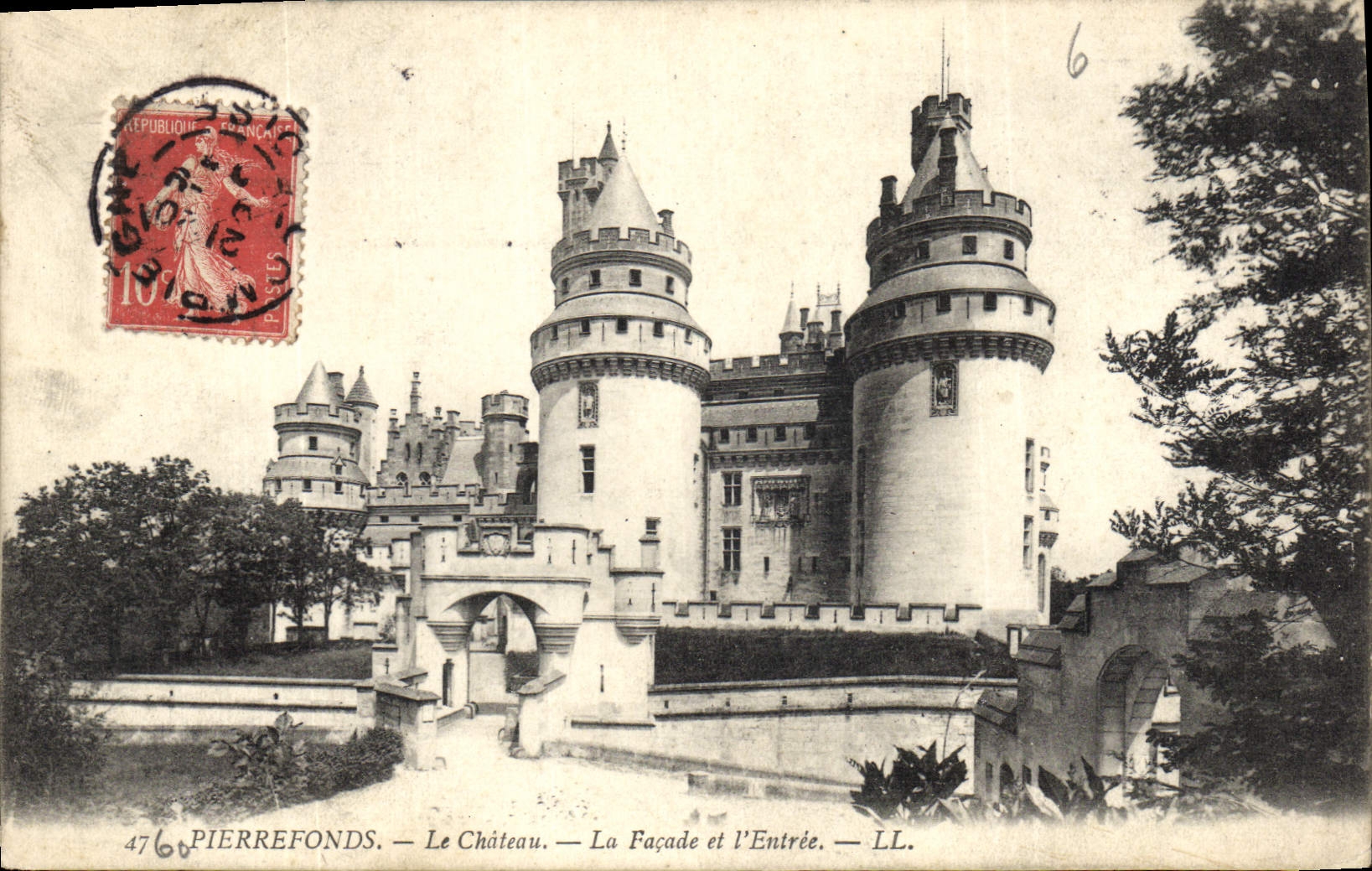 CPA Pierrefonds Le Chateau La Facade et l'Entree  