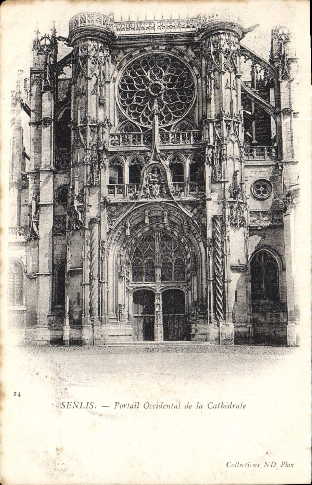 CPA Senlis Portail Occidental de la Cathedrale 